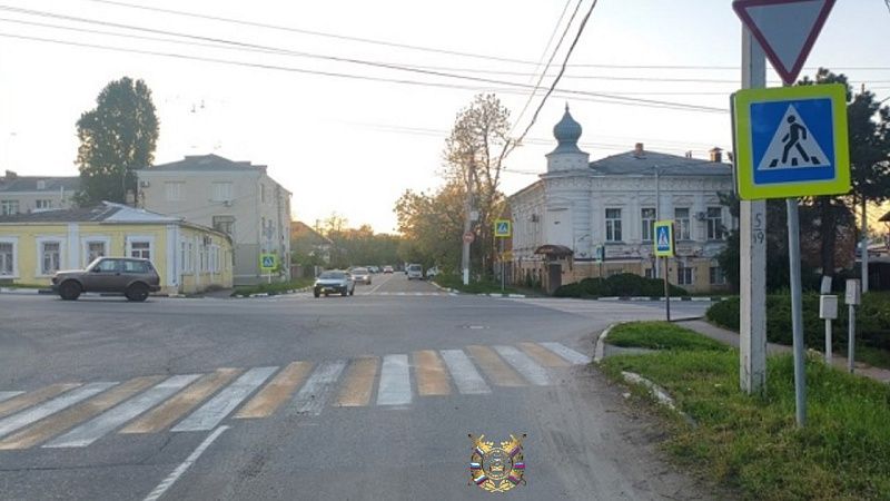 Переходившую в неположенном месте женщину пешехода сбили в Армавире