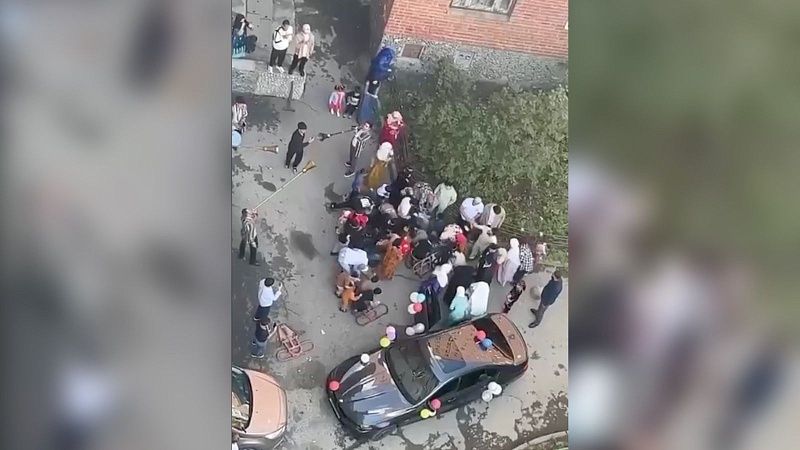 Массовое торжество мигрантов сняли на видео в Екатеринбурге