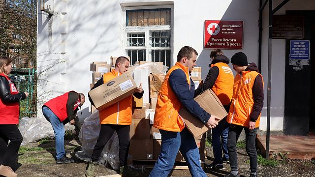 Российский Красный Крест передал на Кубань около 20 тонн гуманитарной помощи для переселенцев из ЛДНР