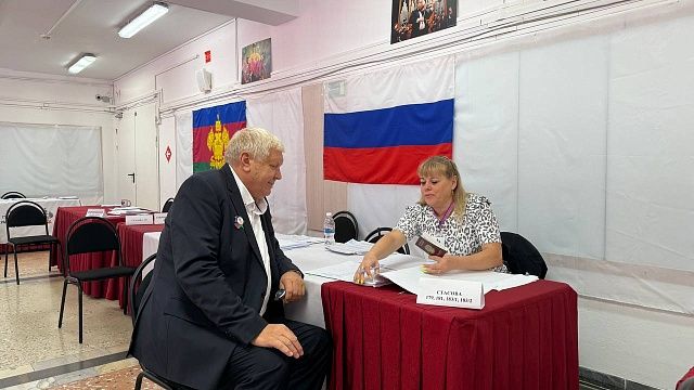 Заслуженный тренер России по гандболу Евгений Трефилов проголосовал на выборах