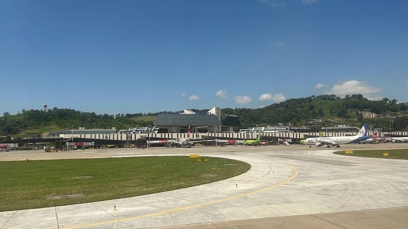 Пять рейсов на вылет задерживаются после ночных ограничений в аэропорту Сочи