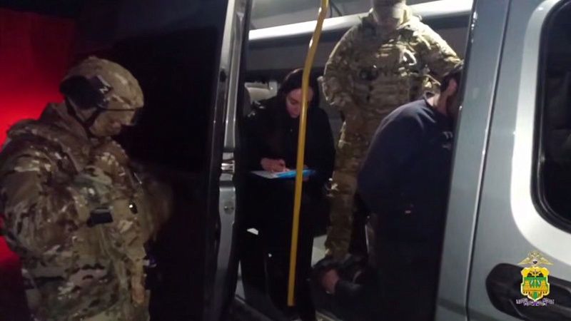 Полицейские задержали фальшивомонетчика с тысячей долларов в Сочи 