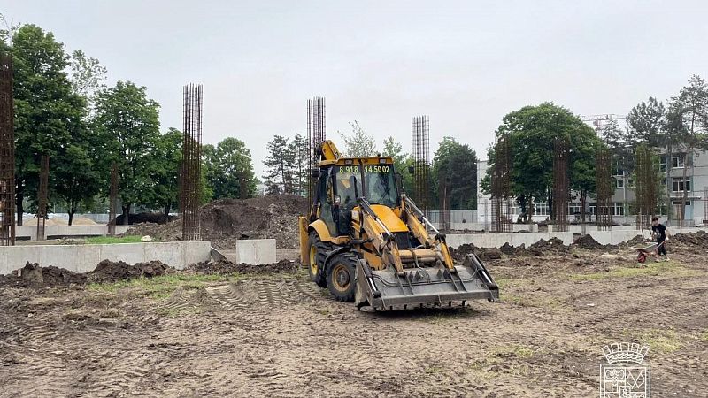 На улице Сормовской началось строительство стадиона 