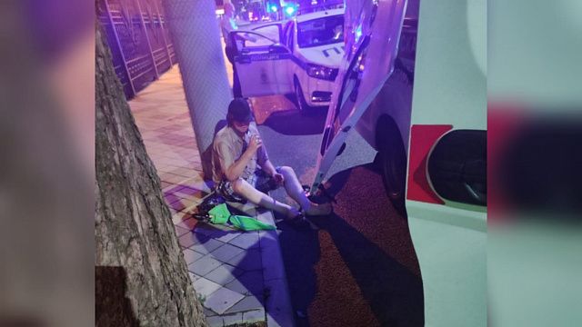 В Краснодаре агрессивный мужчина вырвал дверь машины скорой помощи
