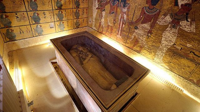 Золотой саркофаг царя Тутанхамона, Египет Reuters © Mohamed Abd El Ghany