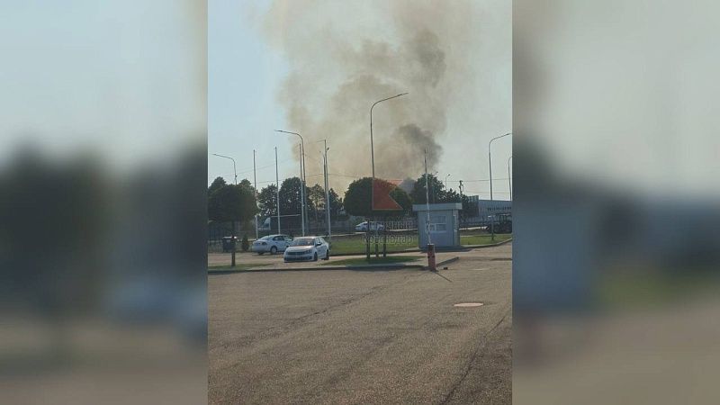 Поле с сухой травой сгорело на площади 600 «квадратов» в Краснодаре