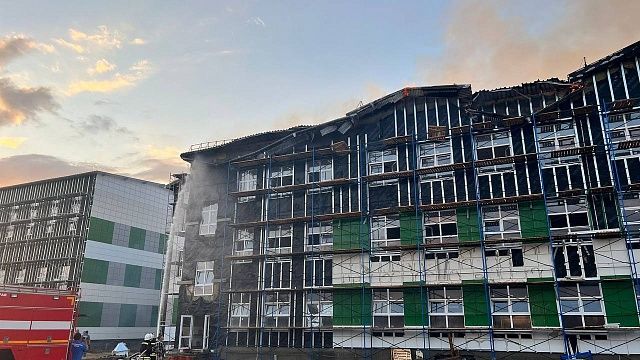 Прокуратура разберется в причинах возгорания строящейся школы на Кубани