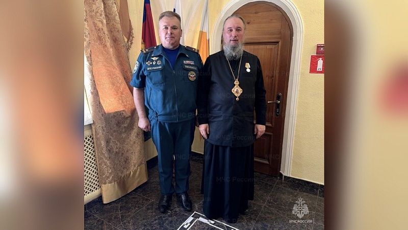 Митрополит Кубани Василий получил медаль МЧС «За пропаганду спасательного дела»