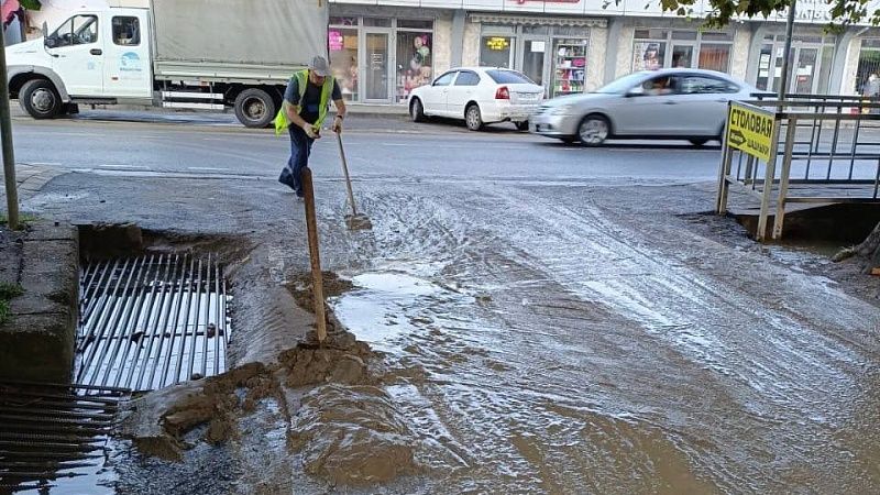 Пять ведер воды на «квадрат» вылилось во время дождя в Сочи