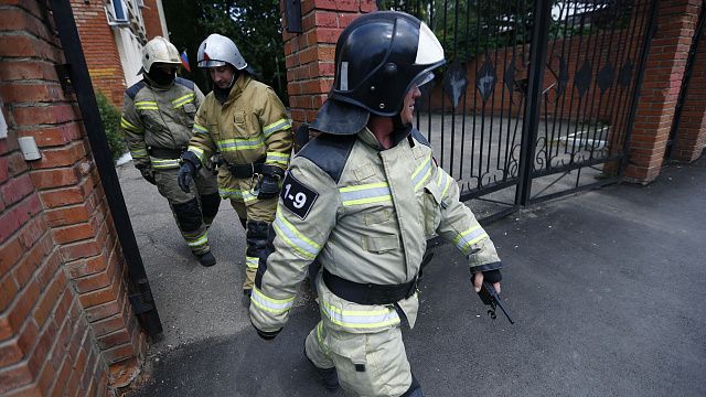 В Краснодаре произошел пожар в квартире на улице Артюшкова. Фото: Геннадий Аносов