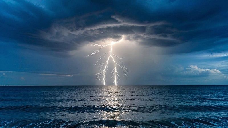 Синоптики зафиксировали грозовой удар в 24 раза мощнее обычного в Сочи