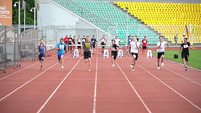 В Краснодаре впервые за 25 лет прошло межшкольное Первенство по легкой атлетике Фото: Телеканал «Краснодар»