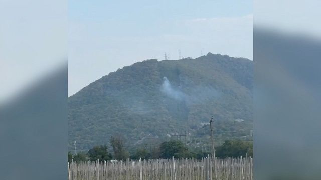 Лесной пожар заблокировал 23 туриста от путей эвакуации в Геленджике