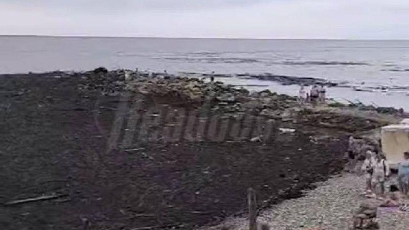 Черное море стало коричневым из-за принесенной реками грязи на Кубани