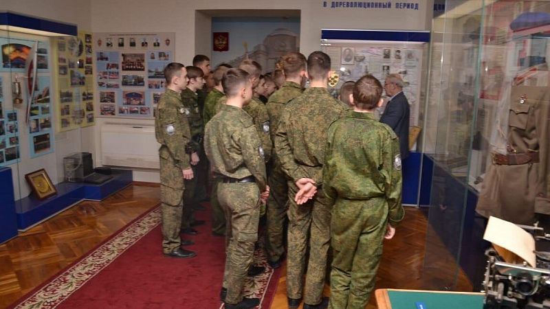 В музее УФСБ по Краснодарскому краю провели экскурсии для кадетов и студентов 