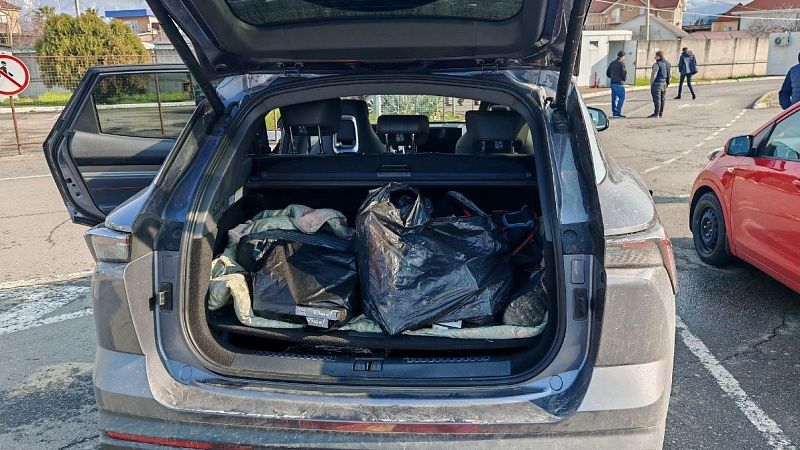 Незаконный провоз сигарет пресекли на российско-абхазской границе в Сочи