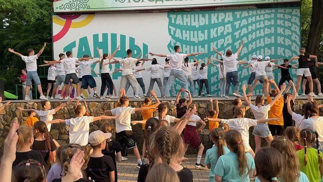 330 ребят стали участниками открытого  фестиваля «Танцы КРД» Фото: пресс-служба Администрации Краснодара