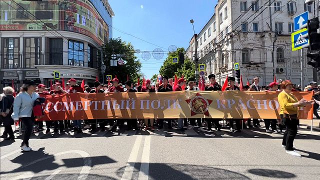 Участники краснодарской акции «Знамя героев» прислали 164 заявки на внесение имени своих родных в «тканевую» летопись