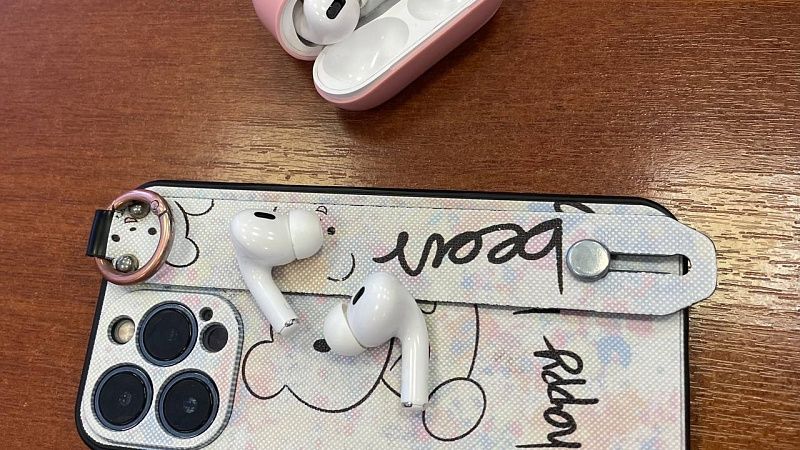 Российская песня Zivert и Icegergert возглавила Apple Music на Украине