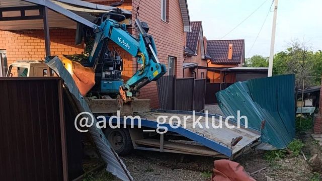 Водитель эвакуатора не выжил после столкновения со стеной дома в Горячем Ключе 