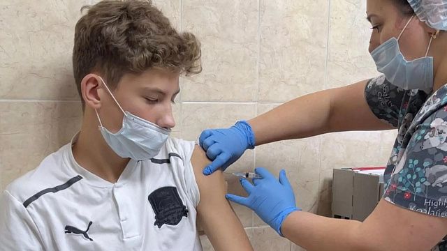 В Краснодарском крае уже 2 210 детей вакцинировались от коронавируса