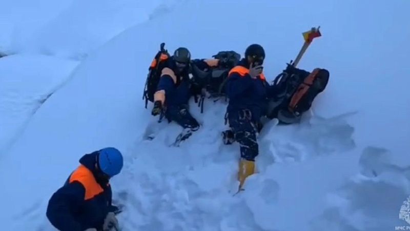 Спасатели нашли тело пропавшего лыжника в лавине в Сочи