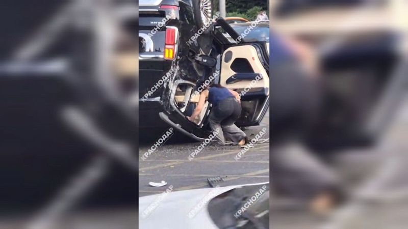 Джип перевернулся после ДТП в центре Краснодара