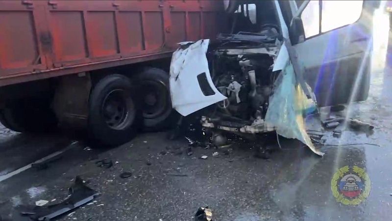 Частный извозчик из Краснодара устроил смертельное ДТП с КаМАЗом под Волгоградом