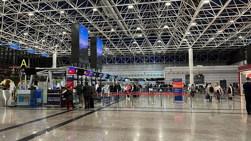 В аэропорту Сочи опровергли информацию об отмене рейсов из-за непогоды