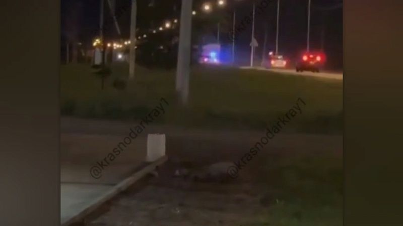 Очевидцы сняли погоню грузовика и ДПС после аварии в Кореновском районе Кубани