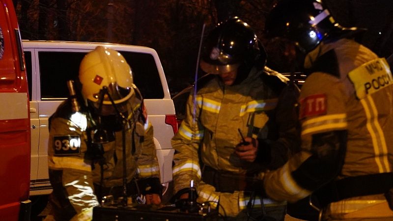В Краснодаре во время пожара на Кузнечной спасли ребенка и взрослого