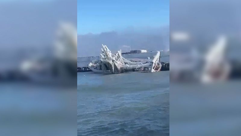 Обледенело и пошло ко дну судно «Ашамба» в порту Новороссийск