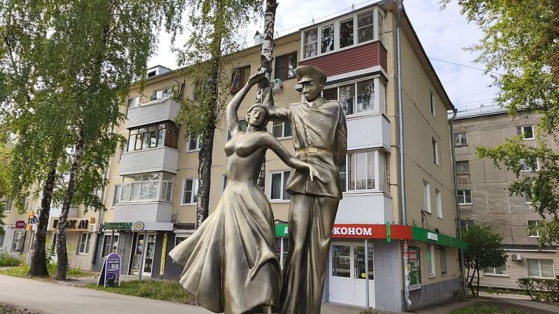 Скульптуру «Молодой нахимовец с девушкой» раскритиковали в Рязани