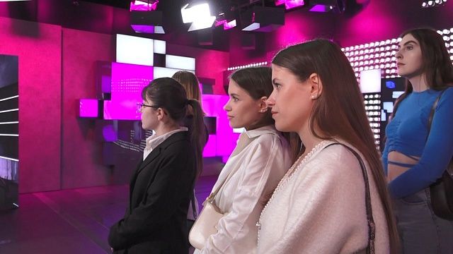 Для студентов журфака КубГУ провели экскурсию по телеканалу «Краснодар»