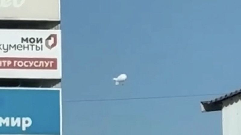 Жителей Краснодара призвали не беспокоиться из-за летающего над городом аэростата