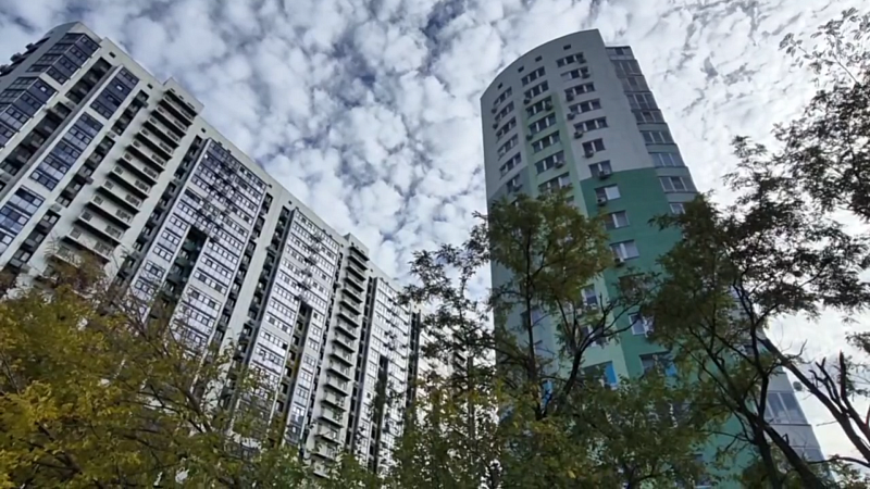 Жители попросили помочь с освещением тротуаров на улице Гассия в Краснодаре