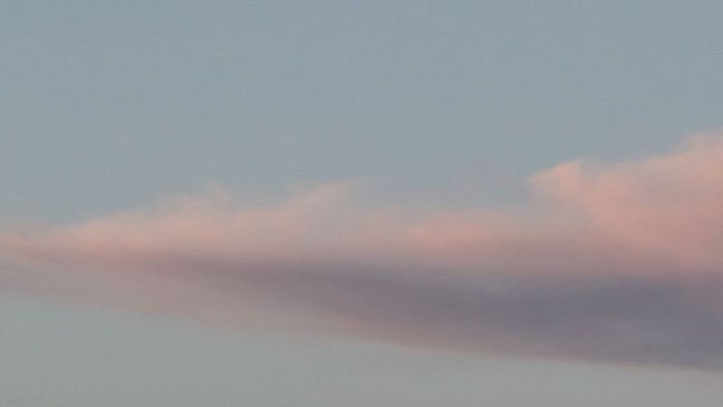 Физик объяснил появление «волшебных» розовых облаков над Балашихой 
