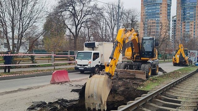 Диаметр нового провала на Московской составил порядка 4 метров в Краснодаре