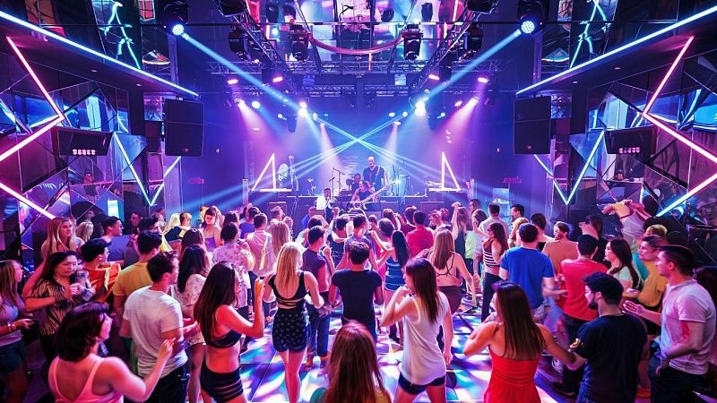 На видео сняли развратный танец голых россиянок в ночном клубе Татарстана