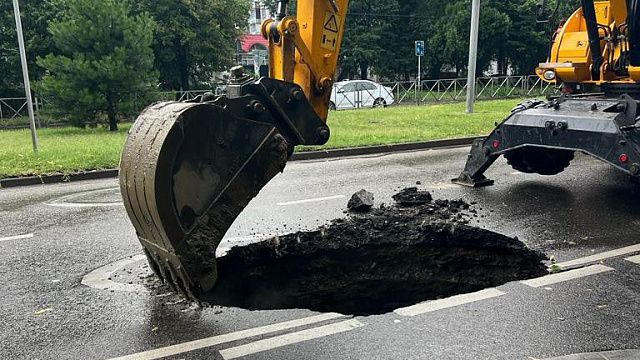 В Краснодаре 10 июля не ходят троллейбусы №2 из-за ремонта обвала дороги
