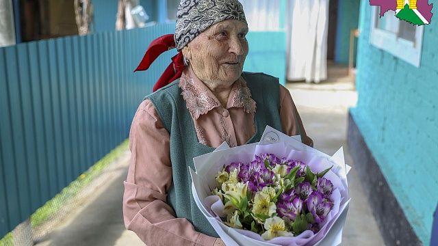 Труженик тыла Александра Щурова отметила 105-летнию юбилей в Уст-Лабинске 