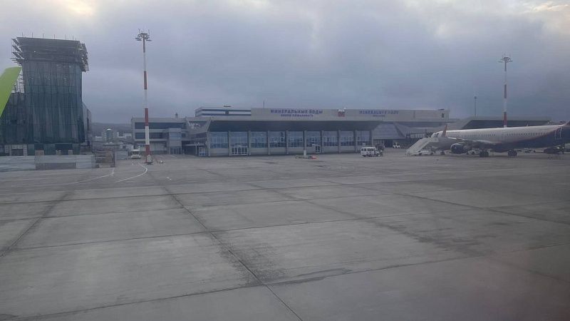 Из-за непогоды восемь самолетов отправили вместо Сочи на запасные аэродромы