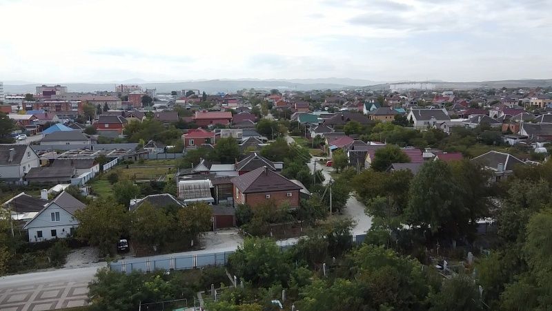 Беспилотник рухнул на частный дом в Крымском районе Кубани 