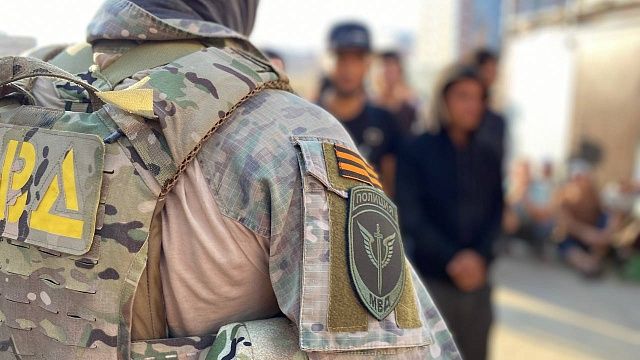 Более 300 мигрантов задержала полиция после столкновений на рынке Воронежа