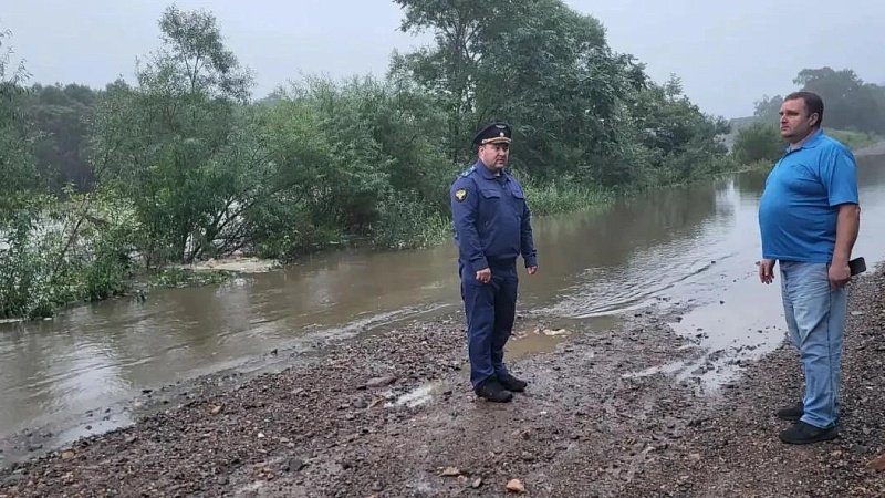 Четыре участка дорог полностью затопило в Приморье