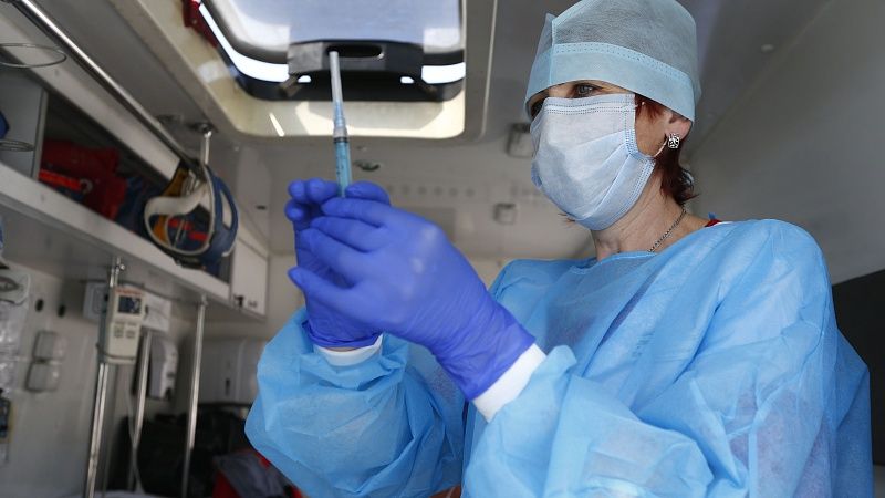 Недельная заболеваемость коронавирусом на Кубани снизилась почти на 50 случаев 