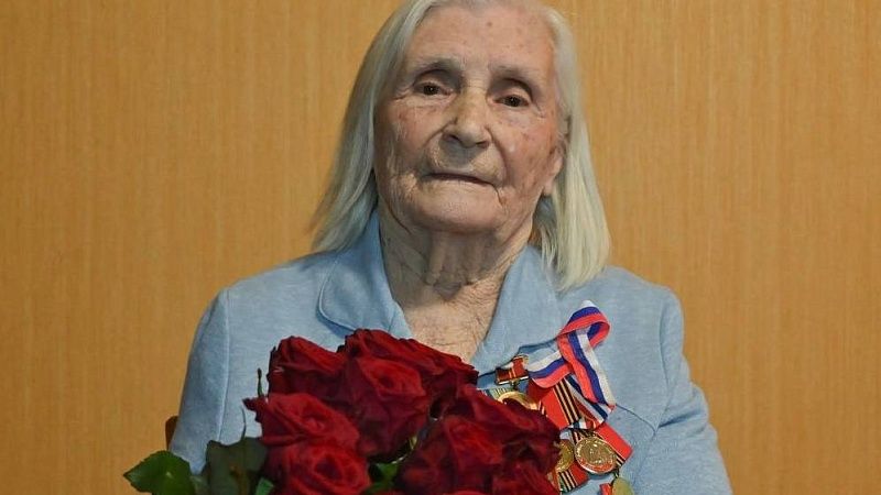 Мэр Прошунин поздравил со 100-летием ветерана ВОВ в Сочи