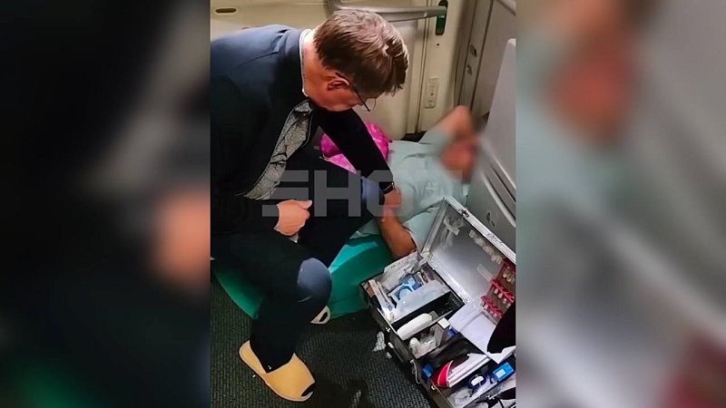 Глава Минздрава Мурашко оказал помощь пассажиру с гипертонией на рейсе