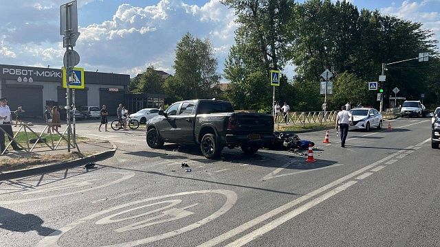 В смертельном ДТП с мотоциклом и иномаркой погибли 2 человека в Краснодаре