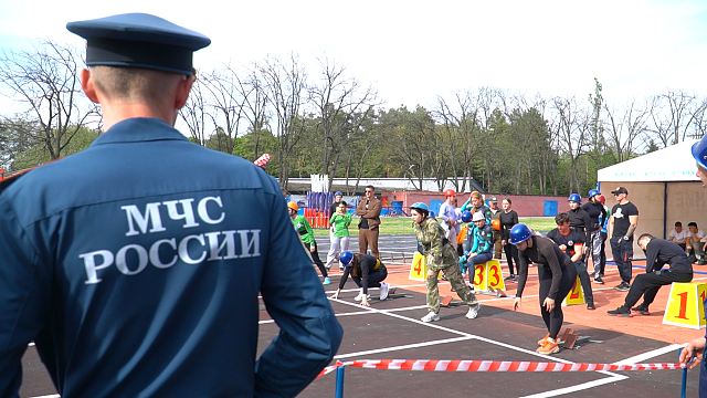 В Краснодаре проходит чемпионат по пожарно-спасательному спорту. Фото: телеканал «Краснодар»